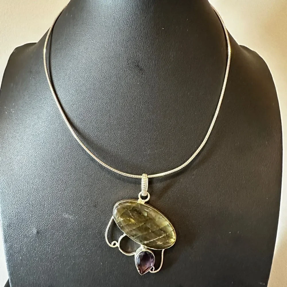 Stunning‎ Labradorite cabochon and pear but amethyst in .925 pendant!